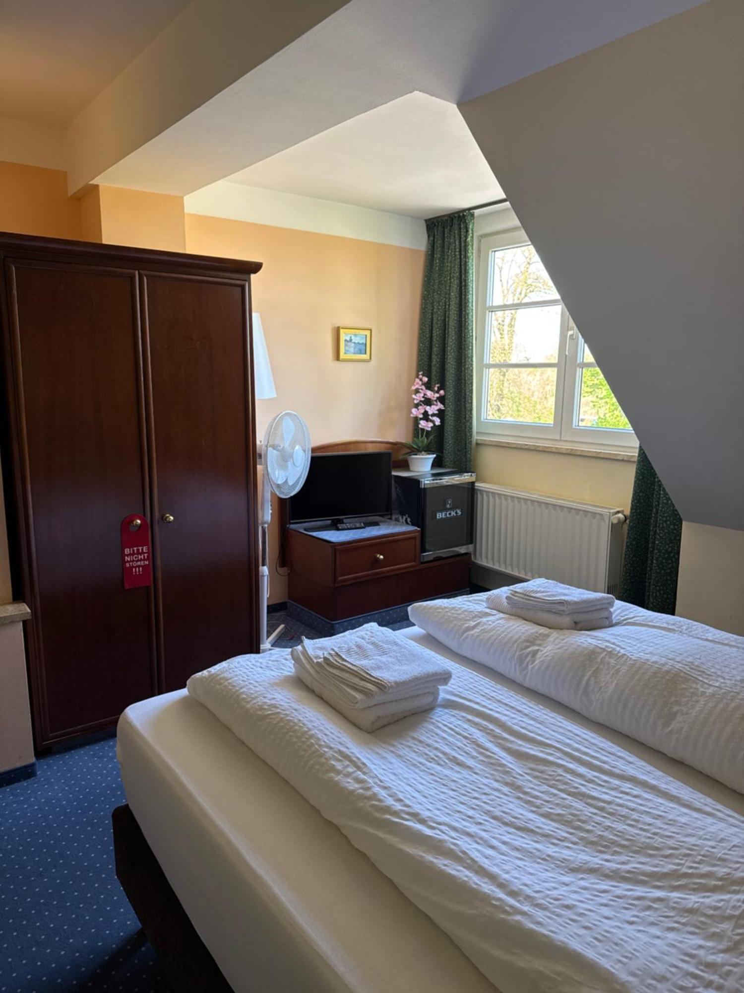 Hotel Am Schloss - Frankfurt An Der Oder エクステリア 写真